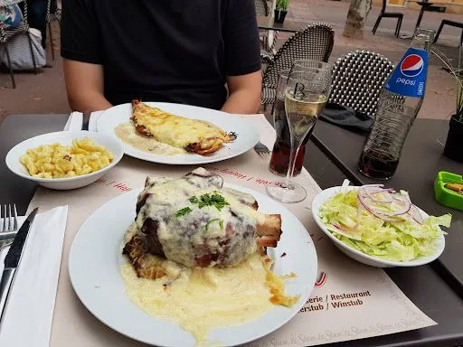 Jambonneau braisé sauce munster et spätzles