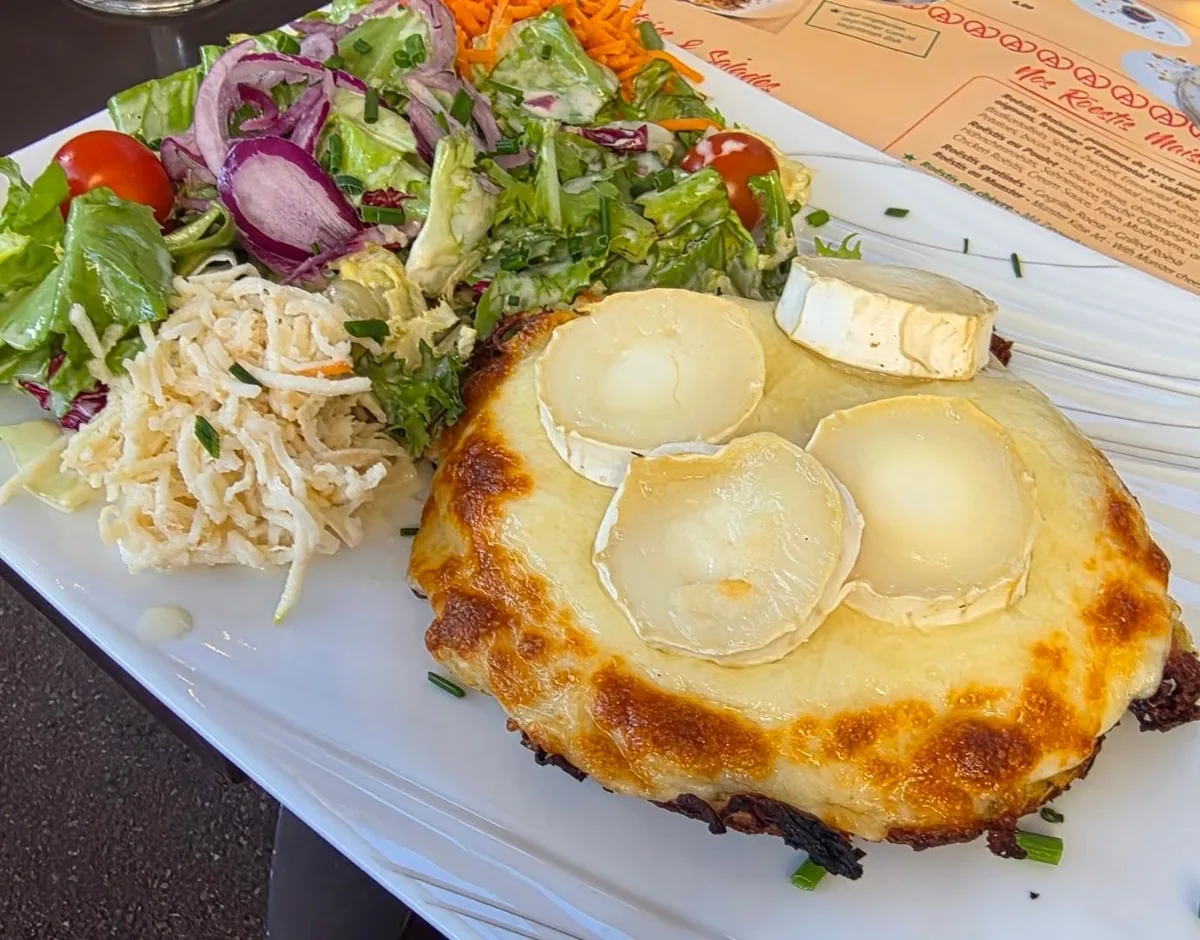 Röstis au chèvre et crudités